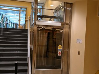 Stainless-Steel-Vertical-Platform-Lift