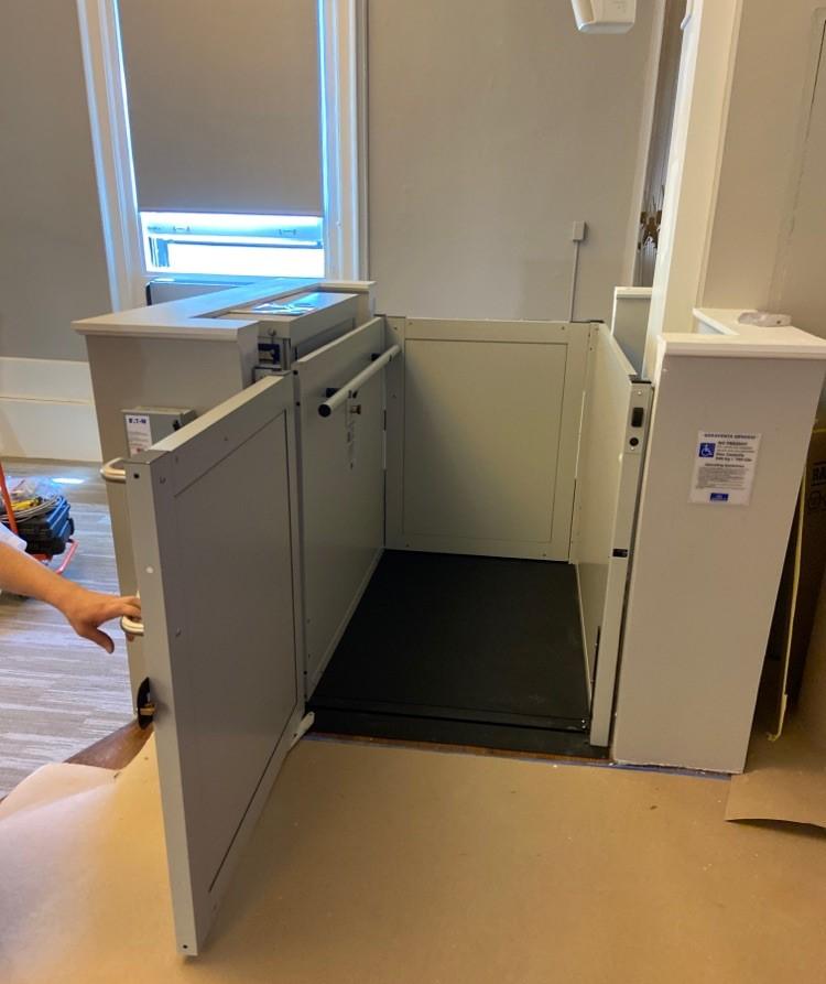 Unenclosed wheelchair lift in Pittsburgh, installed by Access Elevator team